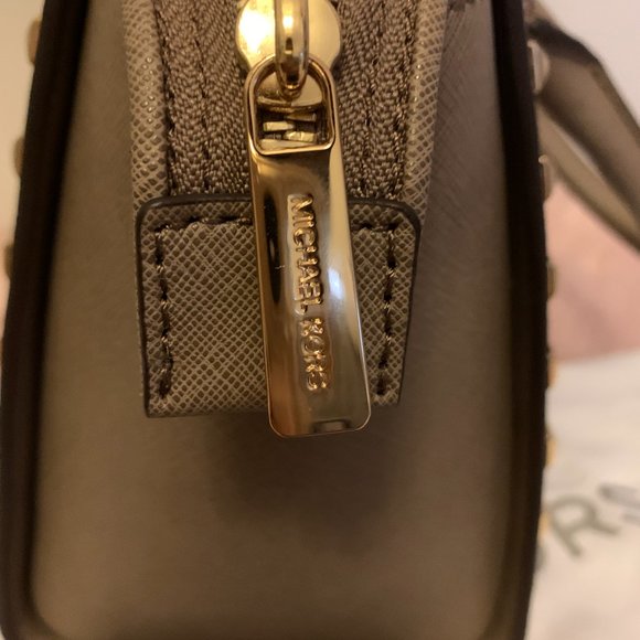 NWT! MICHAEL KORS MK SELMA STUDDED MEDIUM SATCHEL SHOULDER BAG W DUST BAG TAUPE - Picture 9 of 13